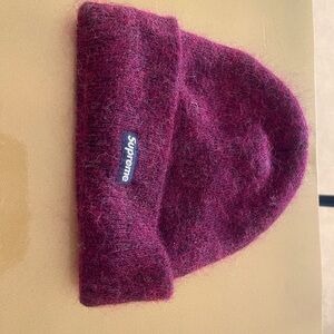 Supreme burgundy beanie